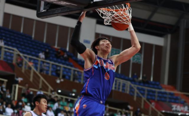 leyu体育直播-【体坛热搜】周琦，中国篮球的博斯曼...