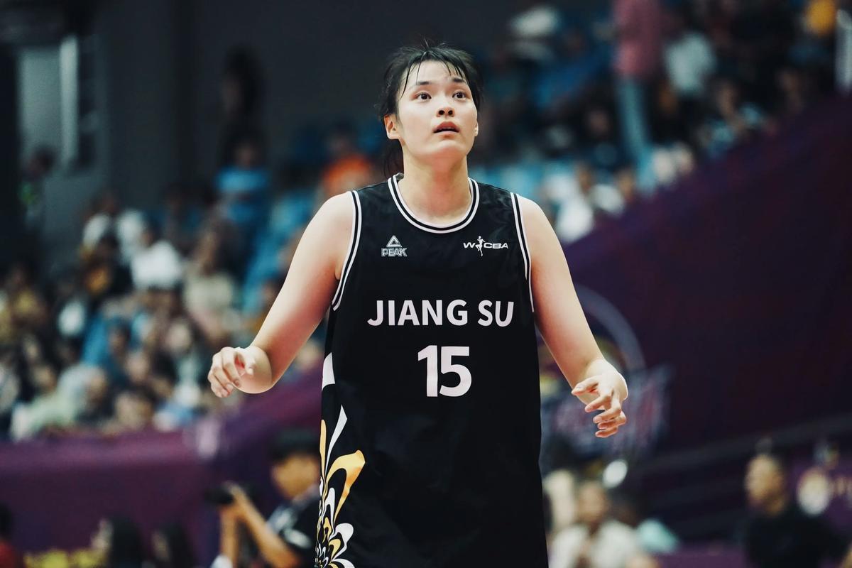 leyu体育直播-爆冷掀翻卫冕冠军!中国女篮26岁2米王牌闪耀:无惧3大内线名将